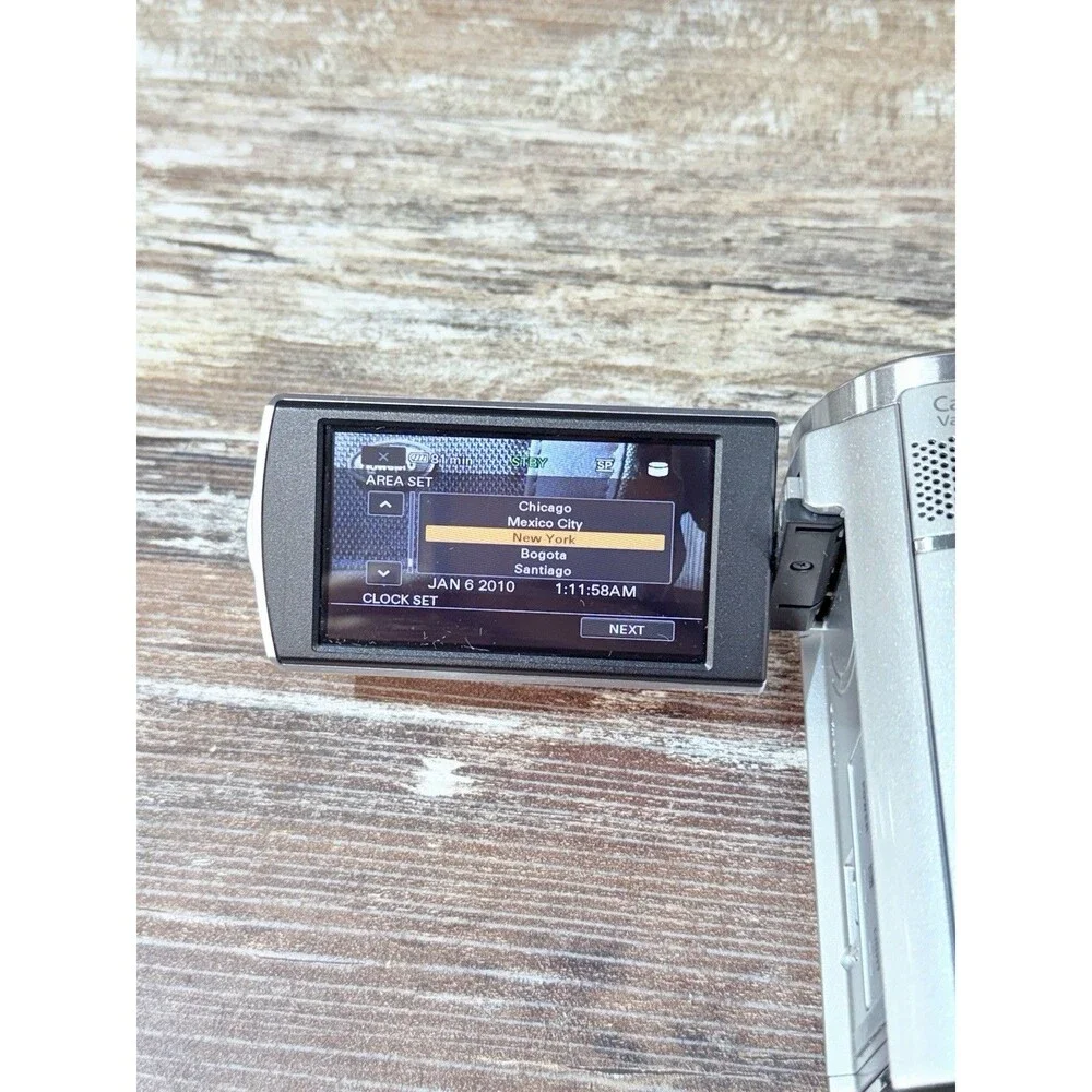Sony Handycam DCR-SR68 Silver Video Digital Camcorder 60x Zoom 2 Battery Tested